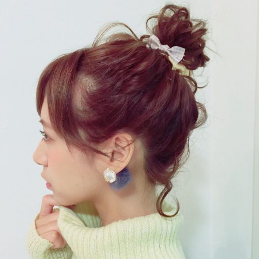 ミディアムヘアやボブだから今っぽく仕上る。人気の“シニヨン”を手軽に楽しむ3つのコツ きれいのニュース｜beauty news tokyo