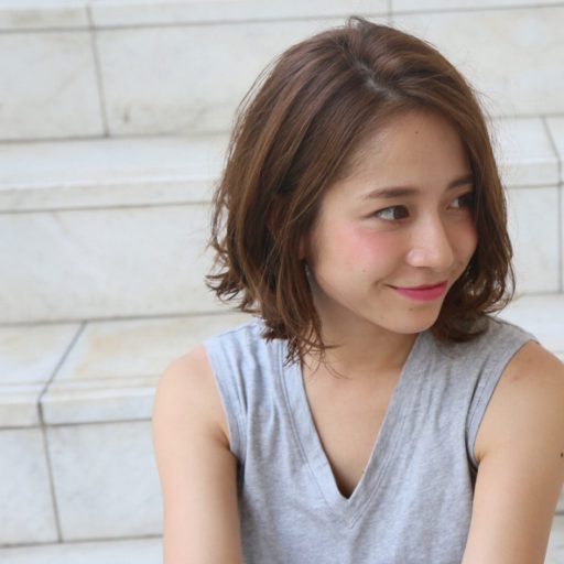 分け目を変えて簡単イメチェン。今旬ボブヘアは“センターパート”で大人の余裕を纏って きれいのニュース｜beauty news tokyo